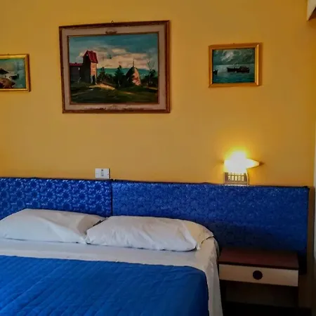 Ξενοδοχείο Marina 3*
